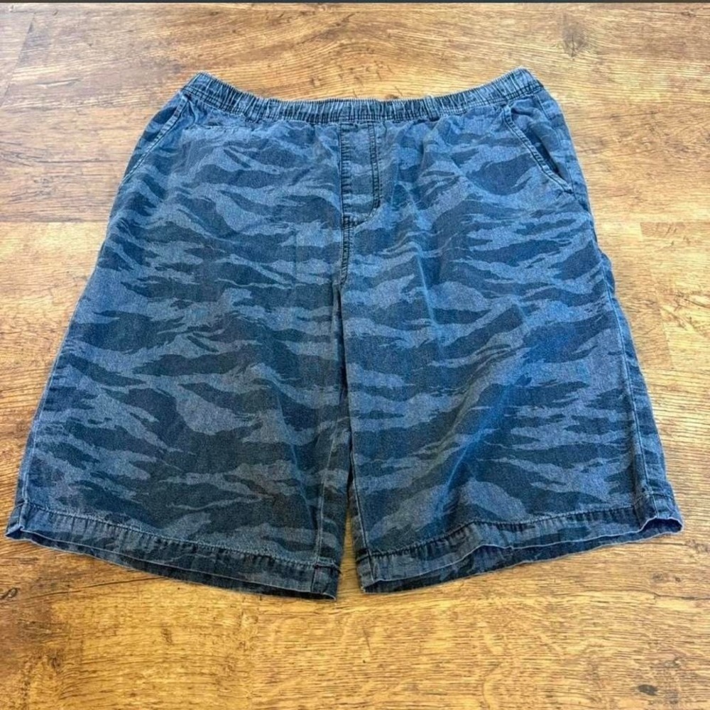 Crooks & Castles faded grey camo shorts